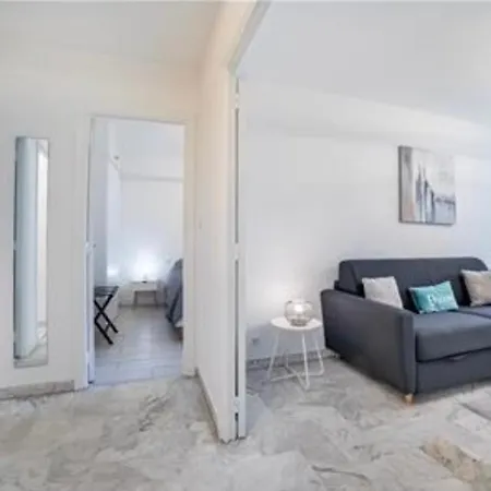 Majestic Apartment *